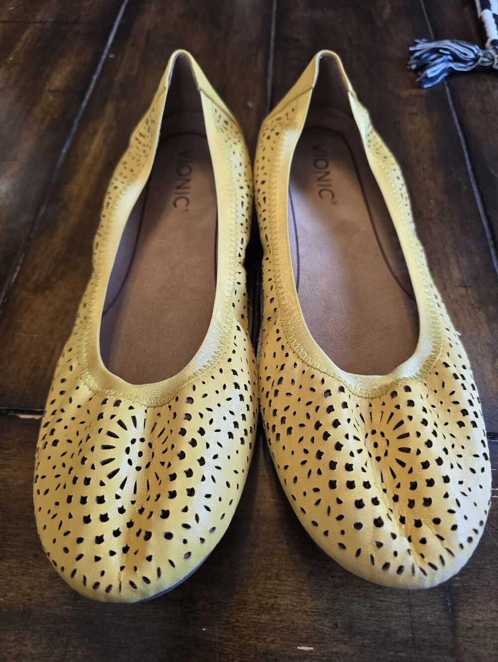 Vionic Robyn Perforated Leather Ballet Flats Yellow Size 9